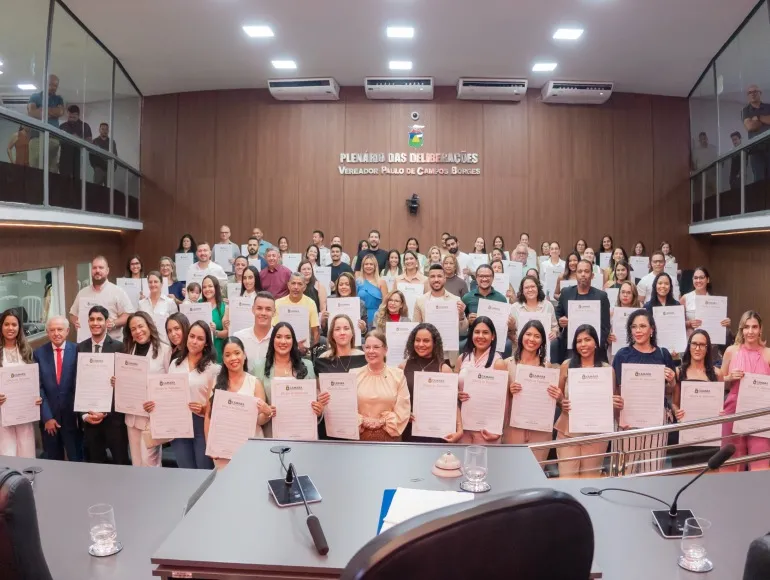 Paula Calil homenageia mais de 70 fisioterapeutas em sessão solene na Câmara de Cuiabá